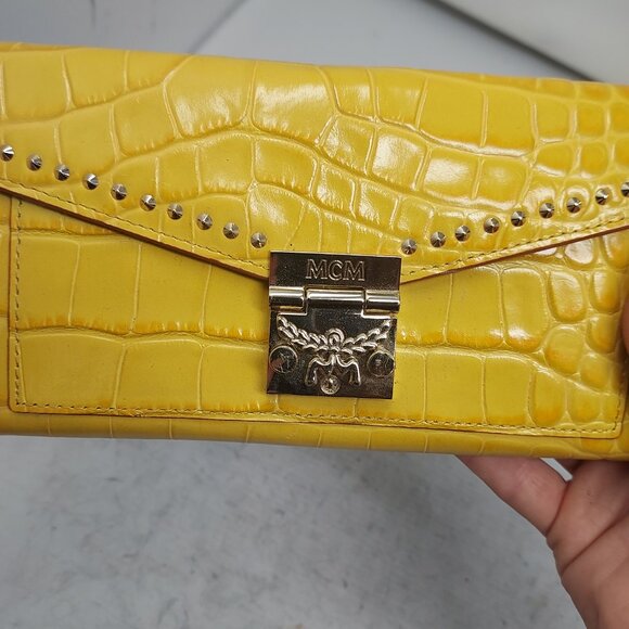 MCM Patricia Embossed Crocodile Yellow Crossbody Wallet Bag= - Picture 4 of 9